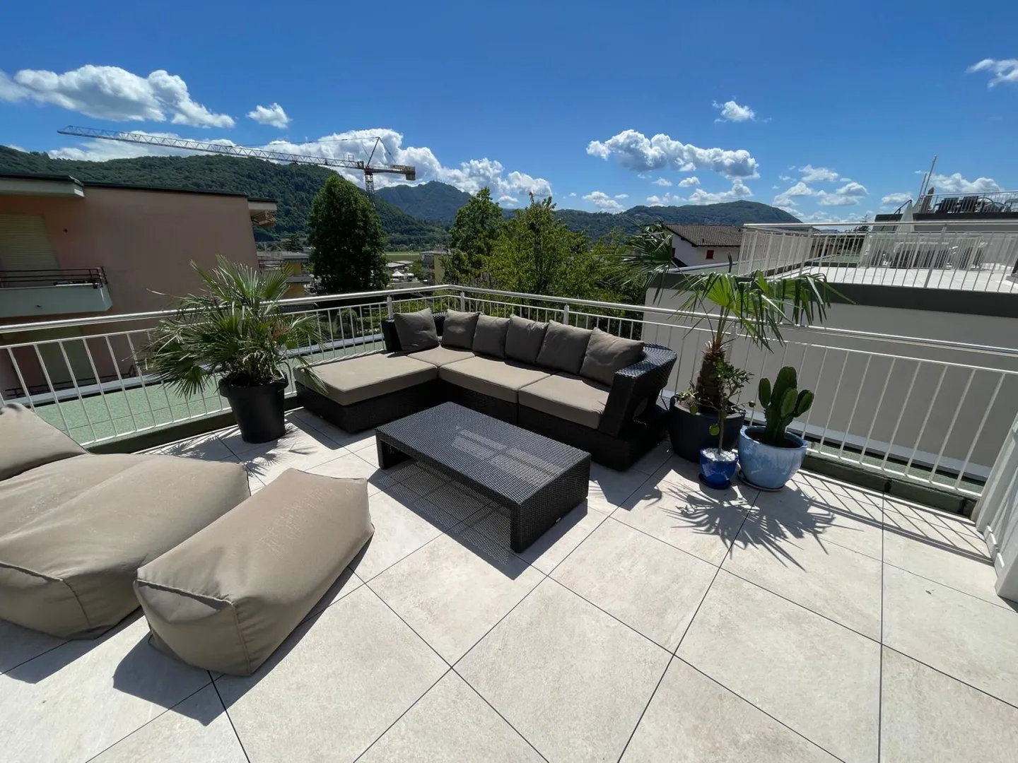 AGNO · PROPRIÉTÉ D'INVESTISSEMENT DE 2,5 PIÈCES AVEC TOIT TERRASSE PANORAMIQUE - Photo 12 sur 19