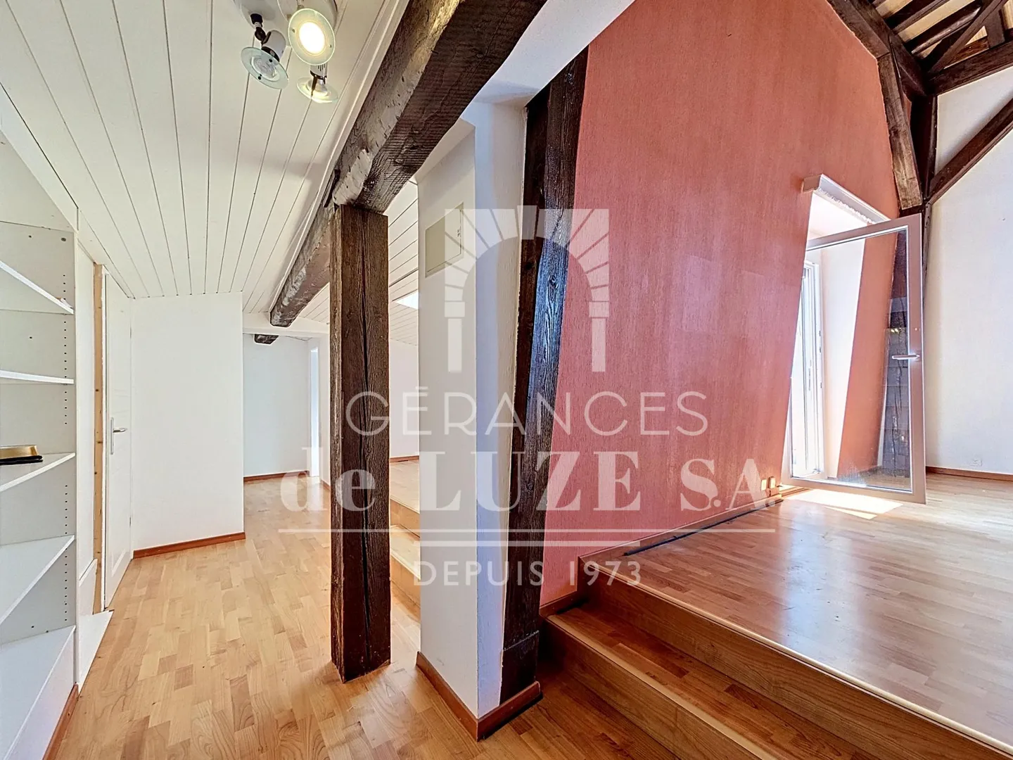Balcony by the Lake: 2 Rooms with a View of Chillon Castle - Photo 10 of 23
