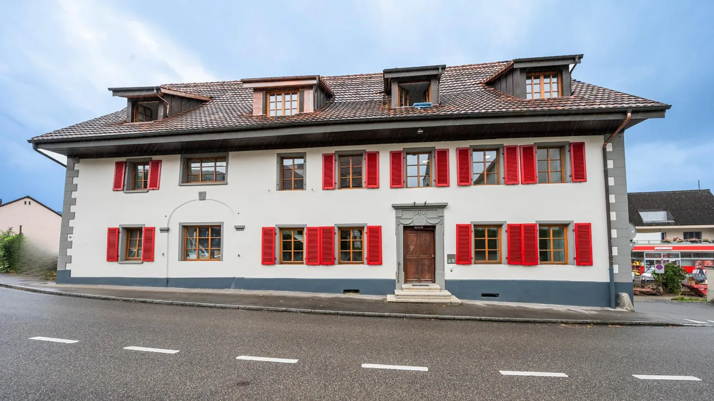 Edificio residenziale completamente ristrutturato | 8 appartamenti | 4% di rendimento | Cantone di Argovia - Foto 2 di 17