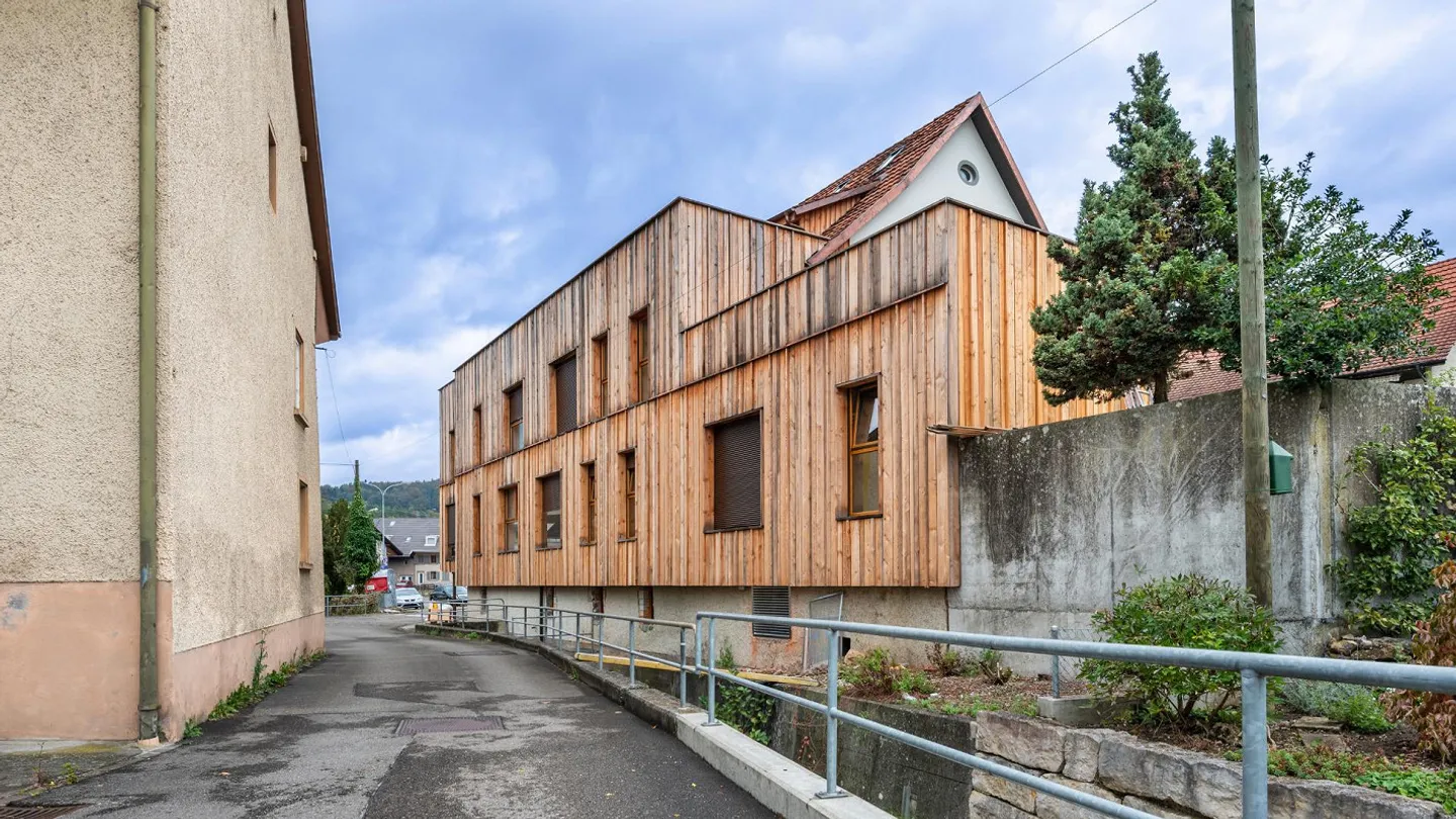 Edificio residenziale completamente ristrutturato | 8 appartamenti | 4% di rendimento | Cantone di Argovia - Foto 4 di 17