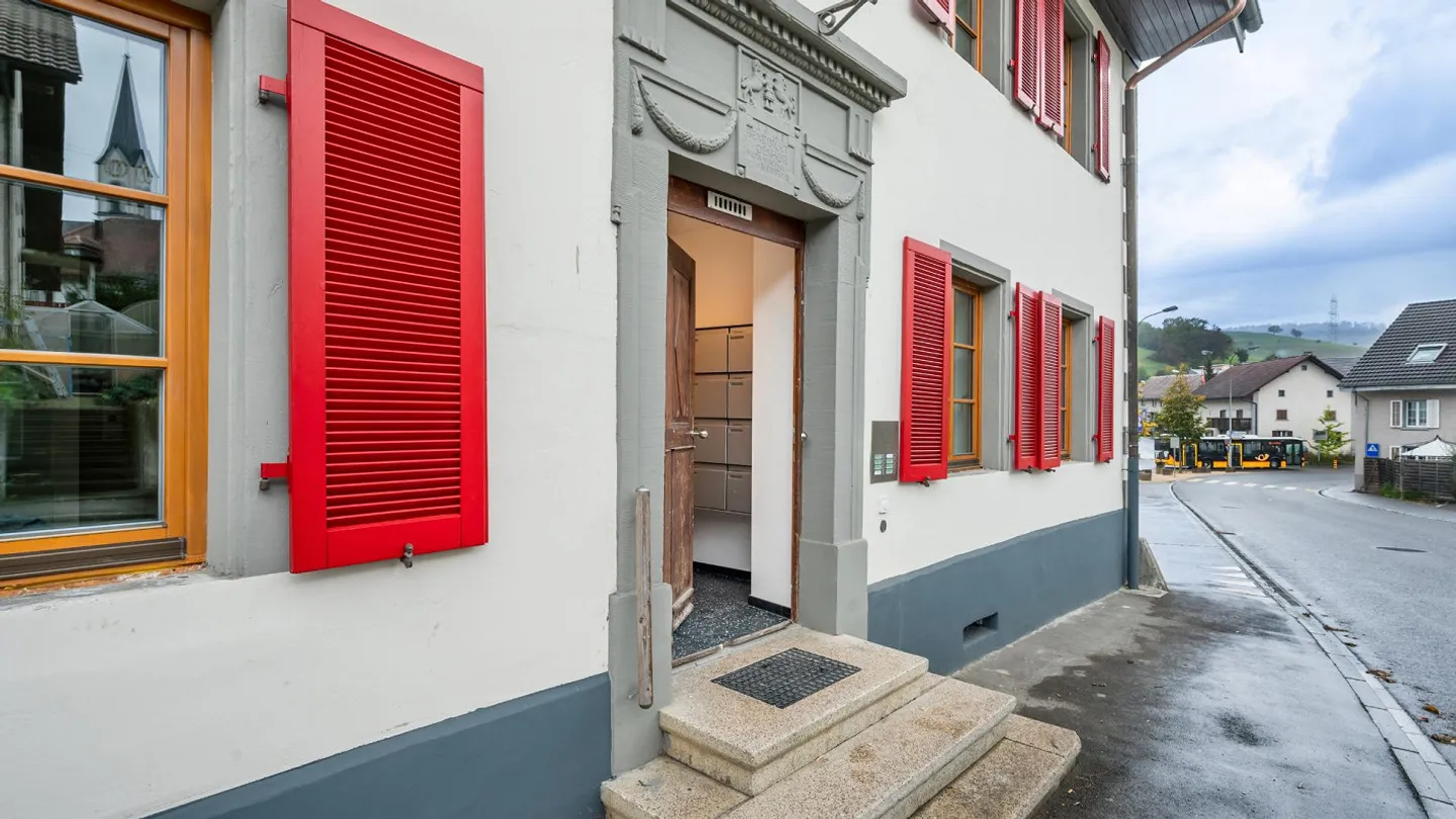 Edificio residenziale completamente ristrutturato | 8 appartamenti | 4% di rendimento | Cantone di Argovia - Foto 5 di 17
