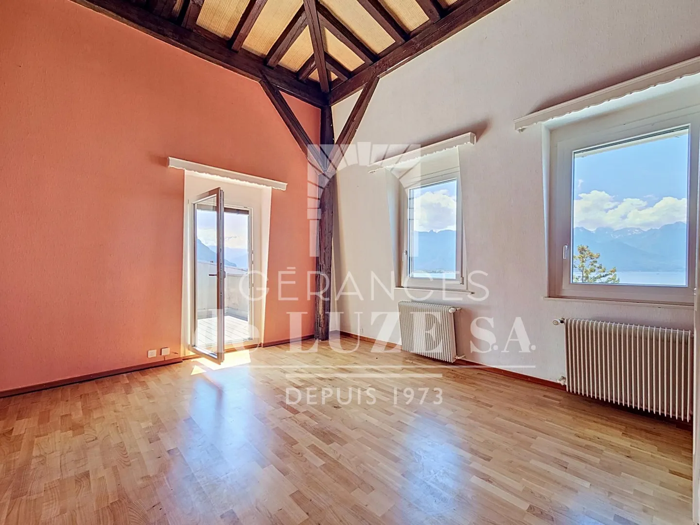 Balcony by the Lake: 2 Rooms with a View of Chillon Castle - Photo 11 of 23