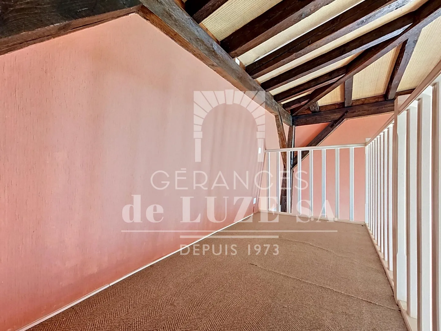 Balcony by the Lake: 2 Rooms with a View of Chillon Castle - Photo 12 of 23