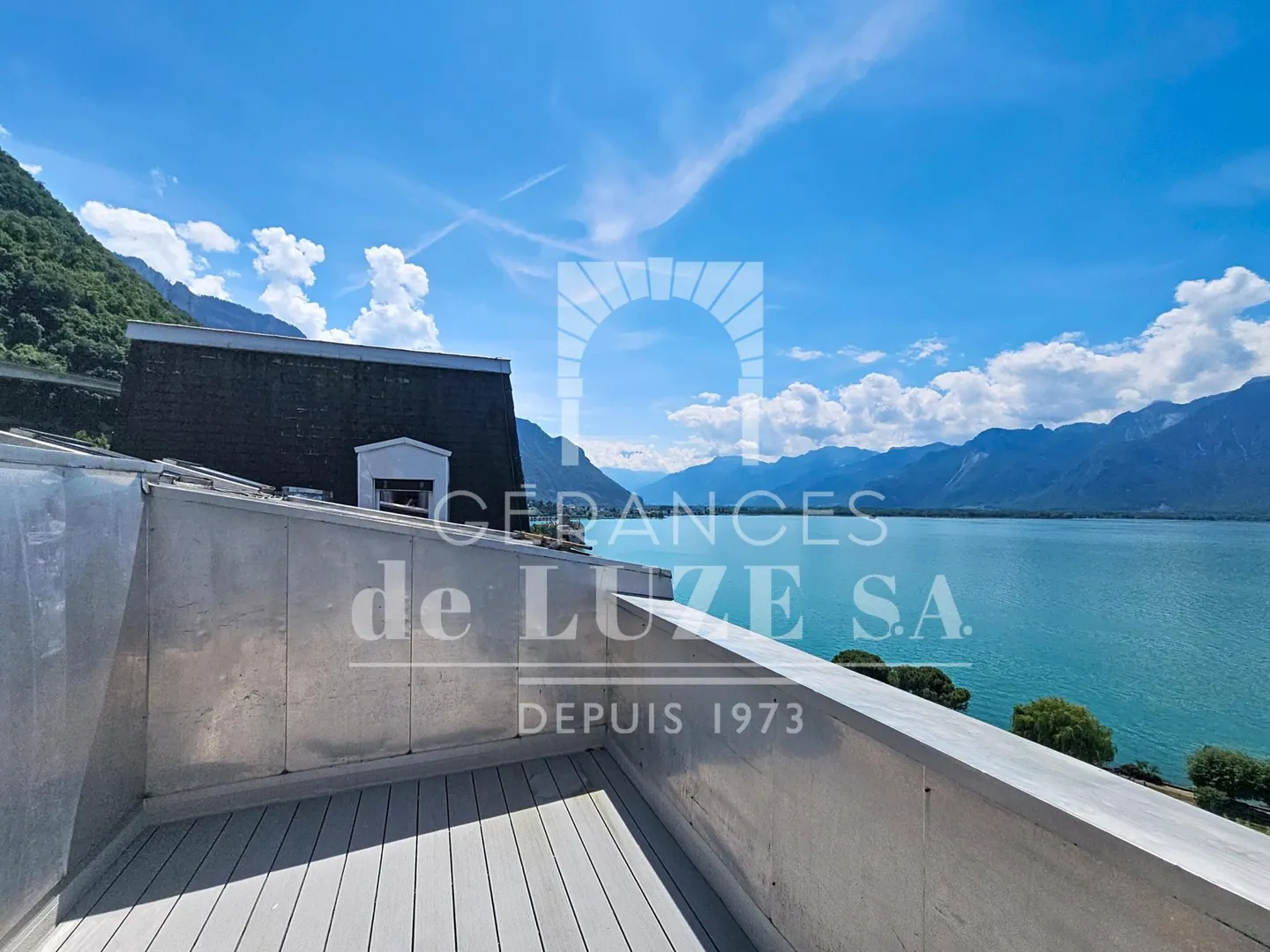 Balcony by the Lake: 2 Rooms with a View of Chillon Castle - Photo 16 of 23