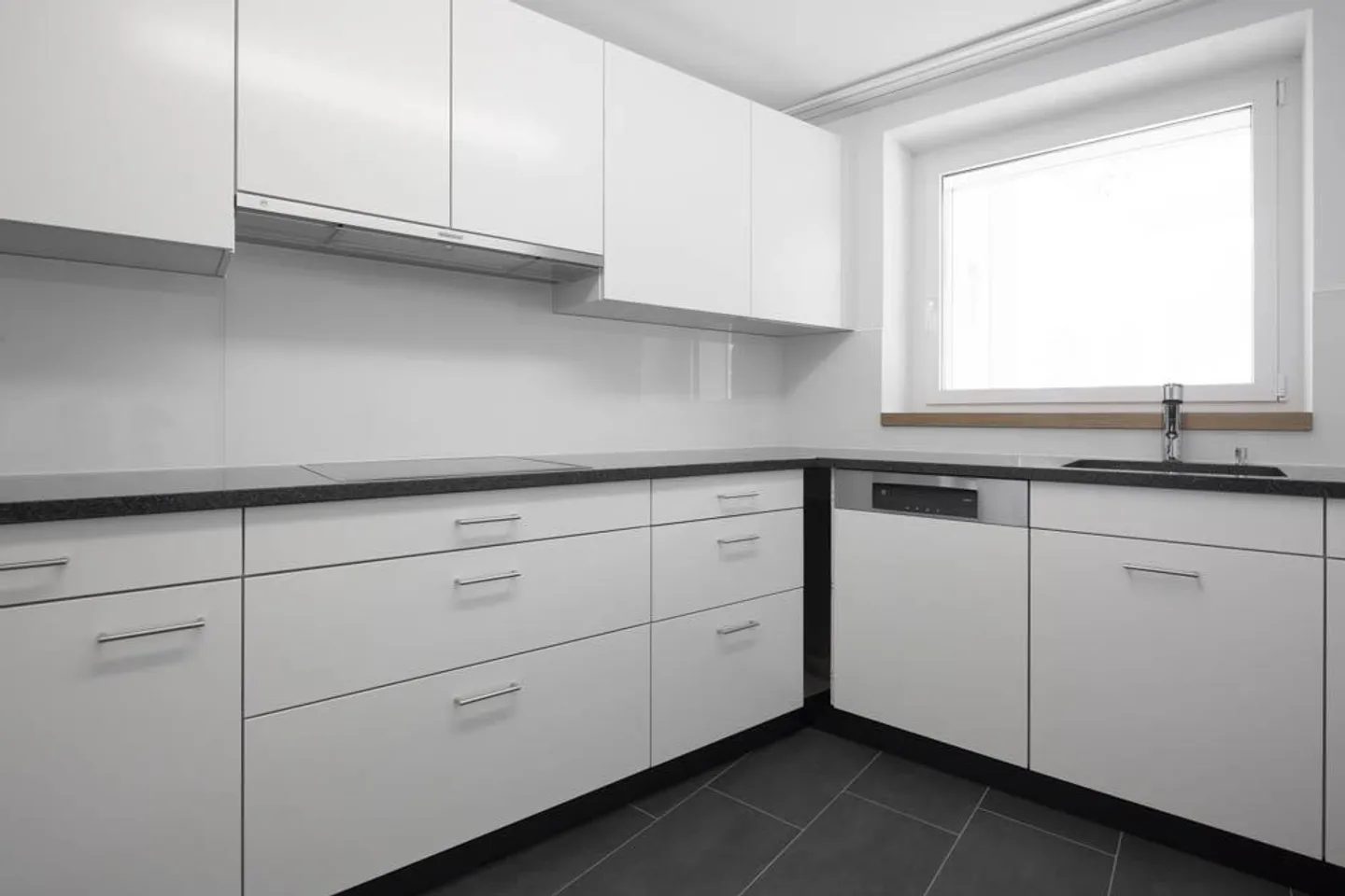 Stadtnahe Familienwohnung mit verglastem Balkon - Photo 3 sur 13