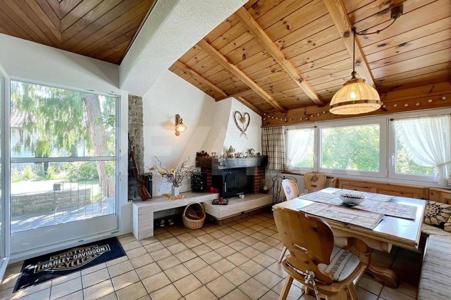Casa unifamiliare con grande giardino - Foto 7 di 13