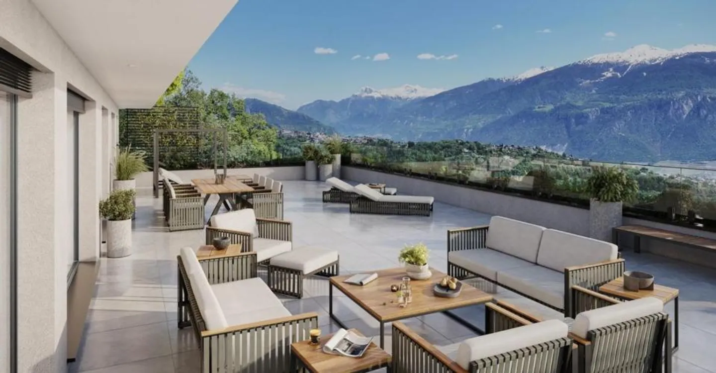 Stunning Apartment with Terrace - Photo 2 of 7