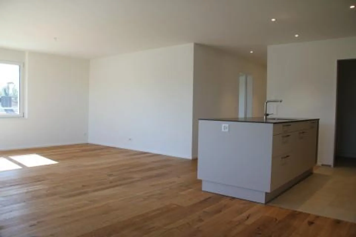 **FIRST OCCUPANCY** - 4.5 Room Apartment - Photo 3 of 17