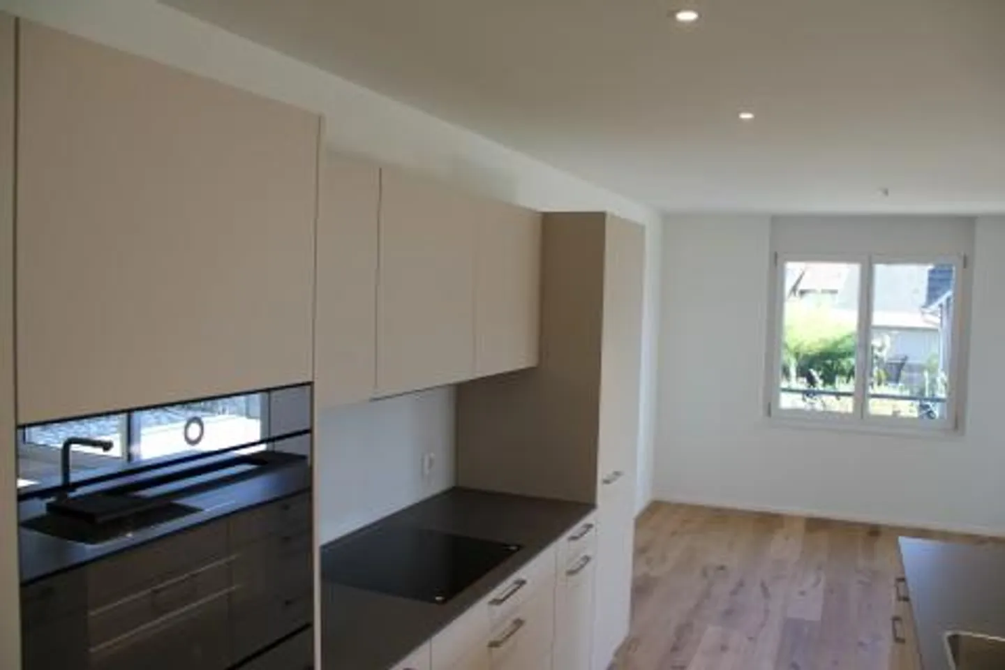 **FIRST OCCUPANCY** - 4.5 Room Apartment - Photo 5 of 17