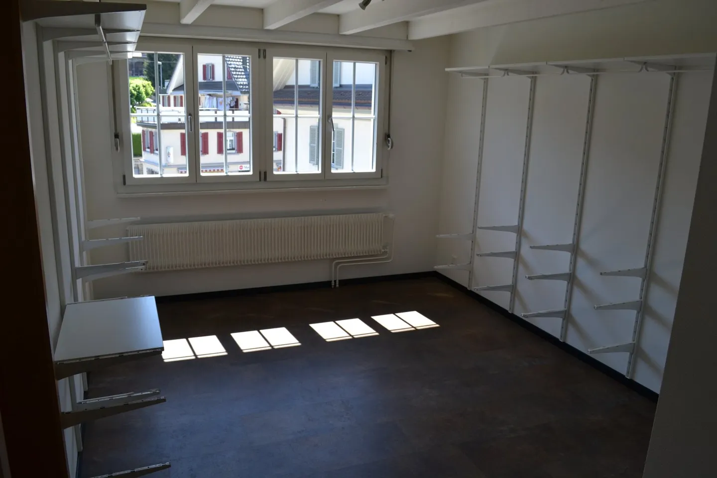 Spacious 5.5-room penthouse with fireplace and balcony in Schüpfheim - Photo 4 of 11