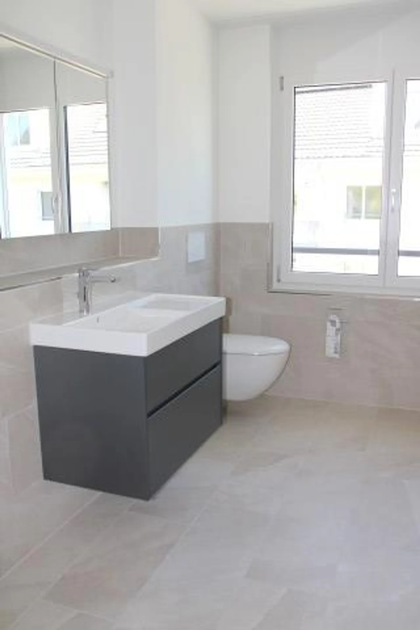 **FIRST OCCUPANCY** - 4.5 Room Apartment - Photo 8 of 17