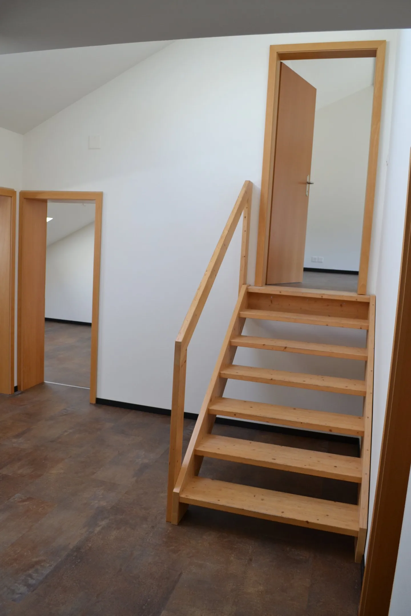 Spacious 5.5-room penthouse with fireplace and balcony in Schüpfheim - Photo 6 of 11