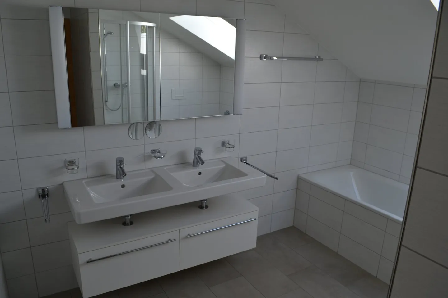 Spacious 5.5-room penthouse with fireplace and balcony in Schüpfheim - Photo 8 of 11