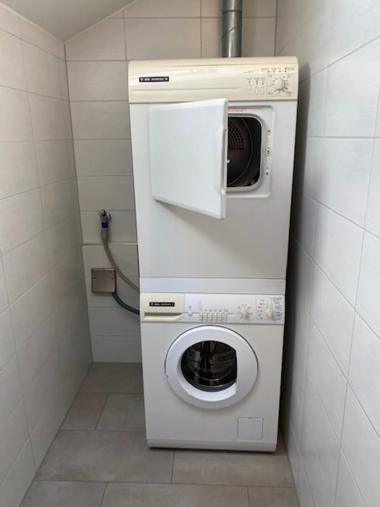 Spacious 5.5-room penthouse with fireplace and balcony in Schüpfheim - Photo 11 of 11