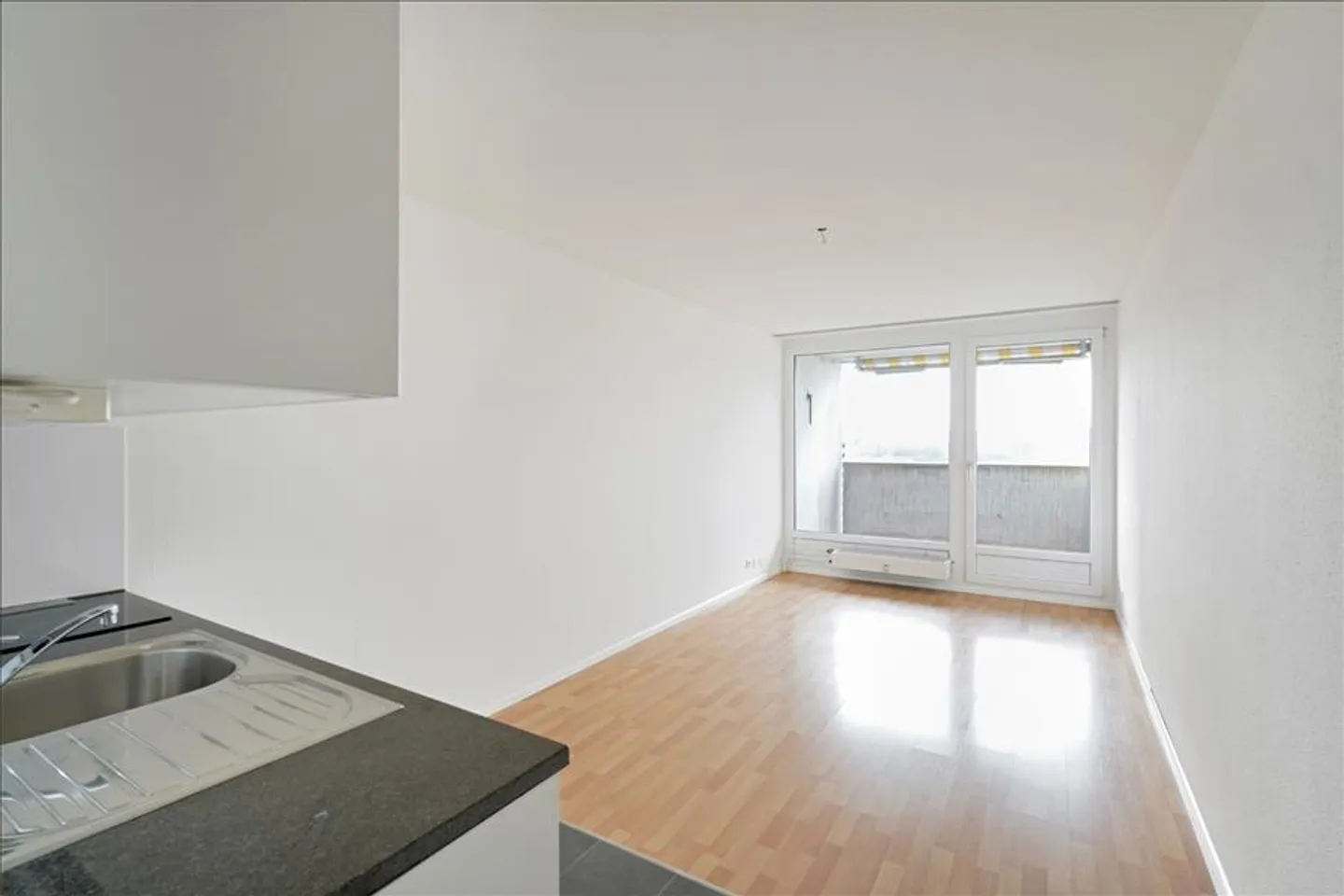 Charmantes Studio mit Balkon - Foto 2 von 7