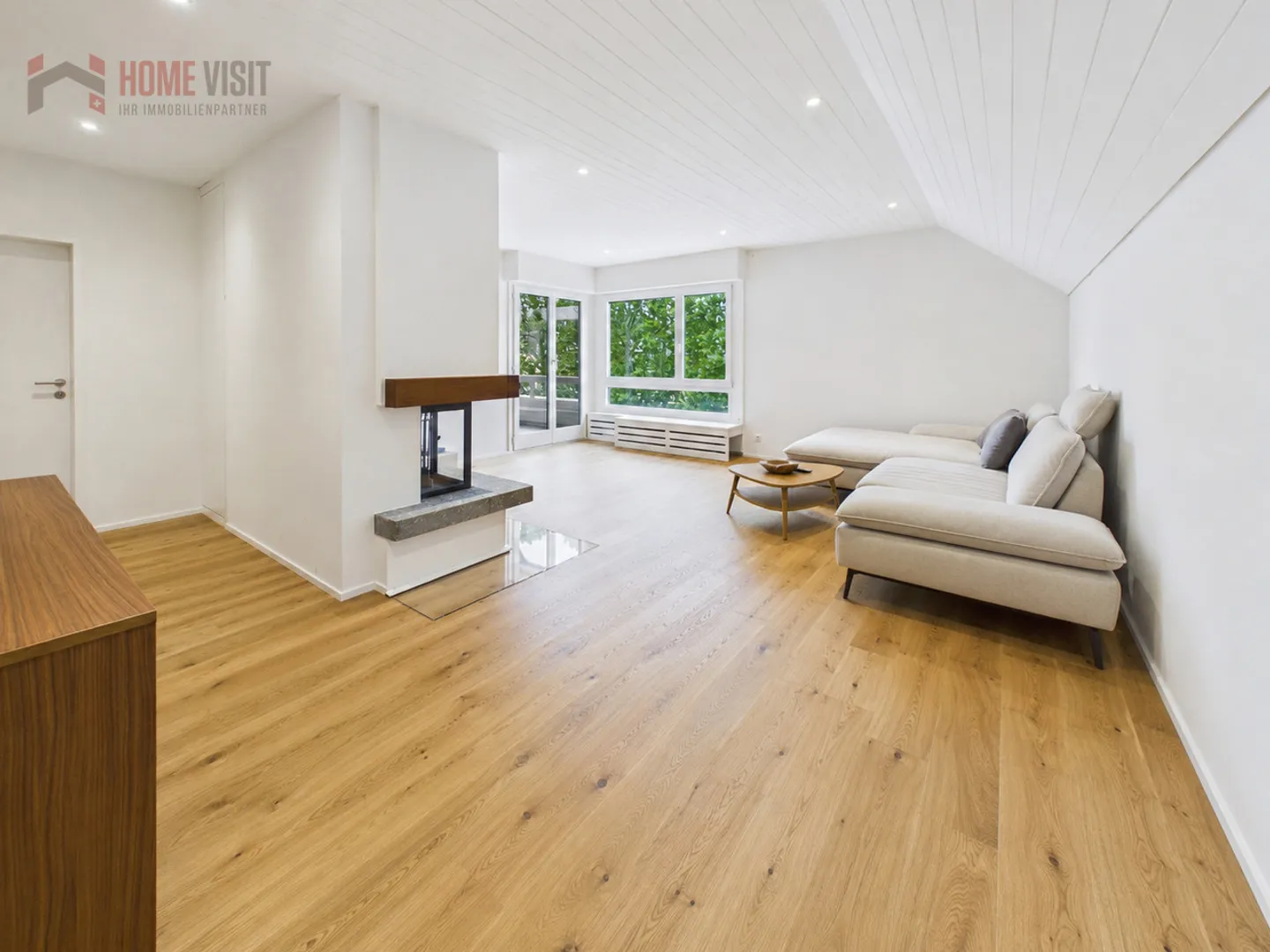 Wohnen über Allschwil – renovierte 4.5-Zi.-Dachwohnung mit Cheminée - Foto 2 di 19