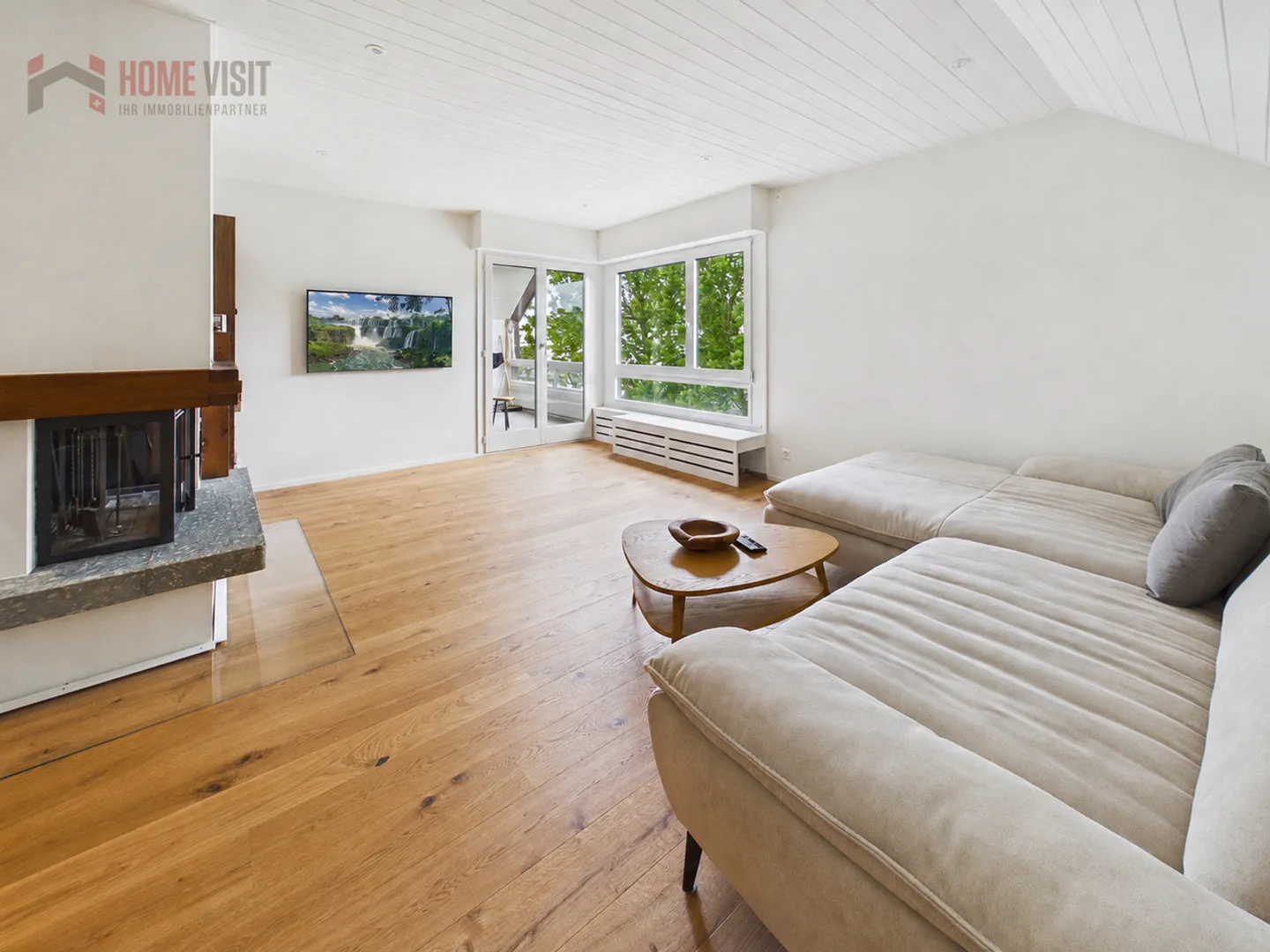 Wohnen über Allschwil – renovierte 4.5-Zi.-Dachwohnung mit Cheminée - Foto 3 di 19