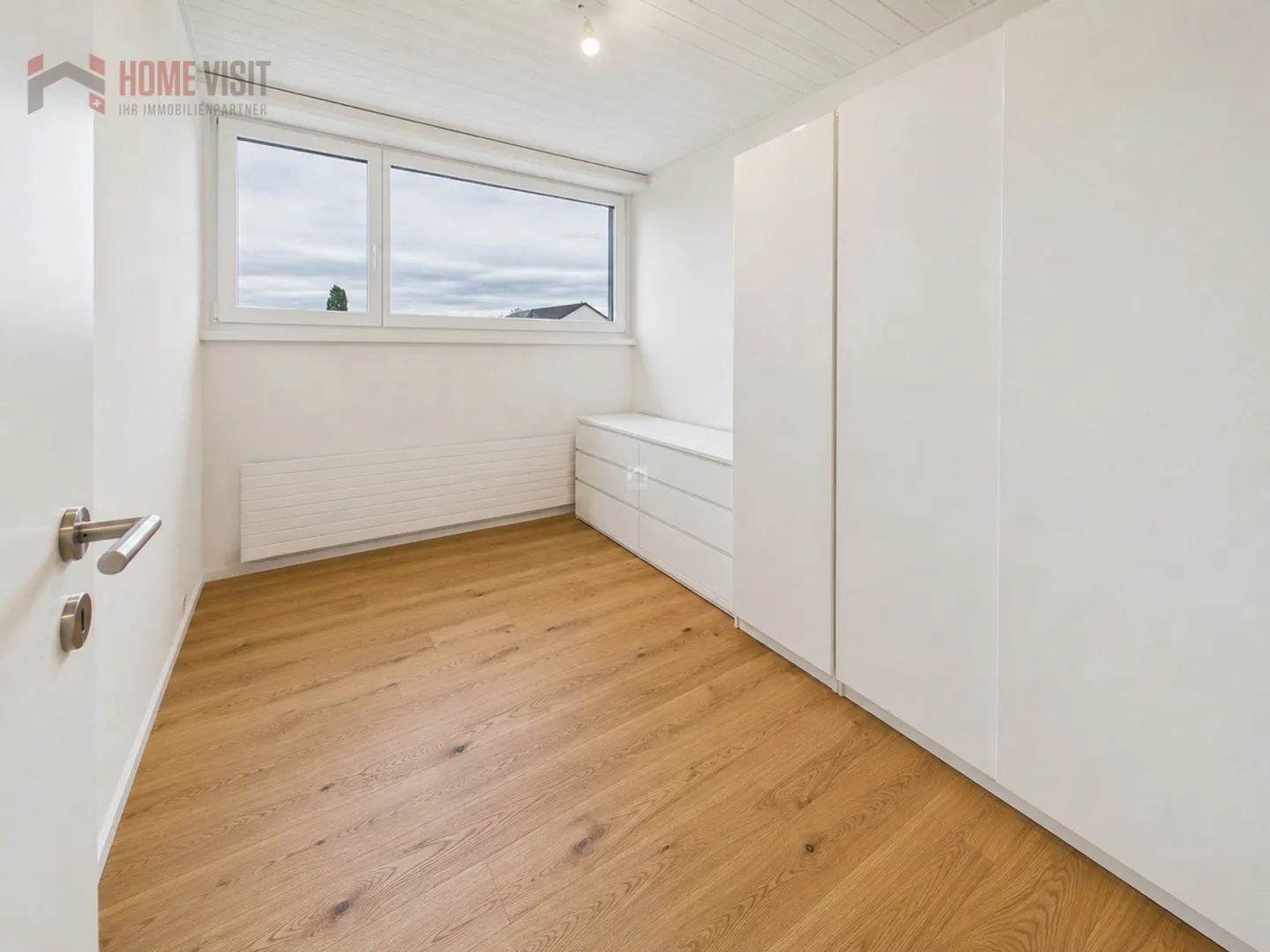 Wohnen über Allschwil – renovierte 4.5-Zi.-Dachwohnung mit Cheminée - Foto 7 di 19