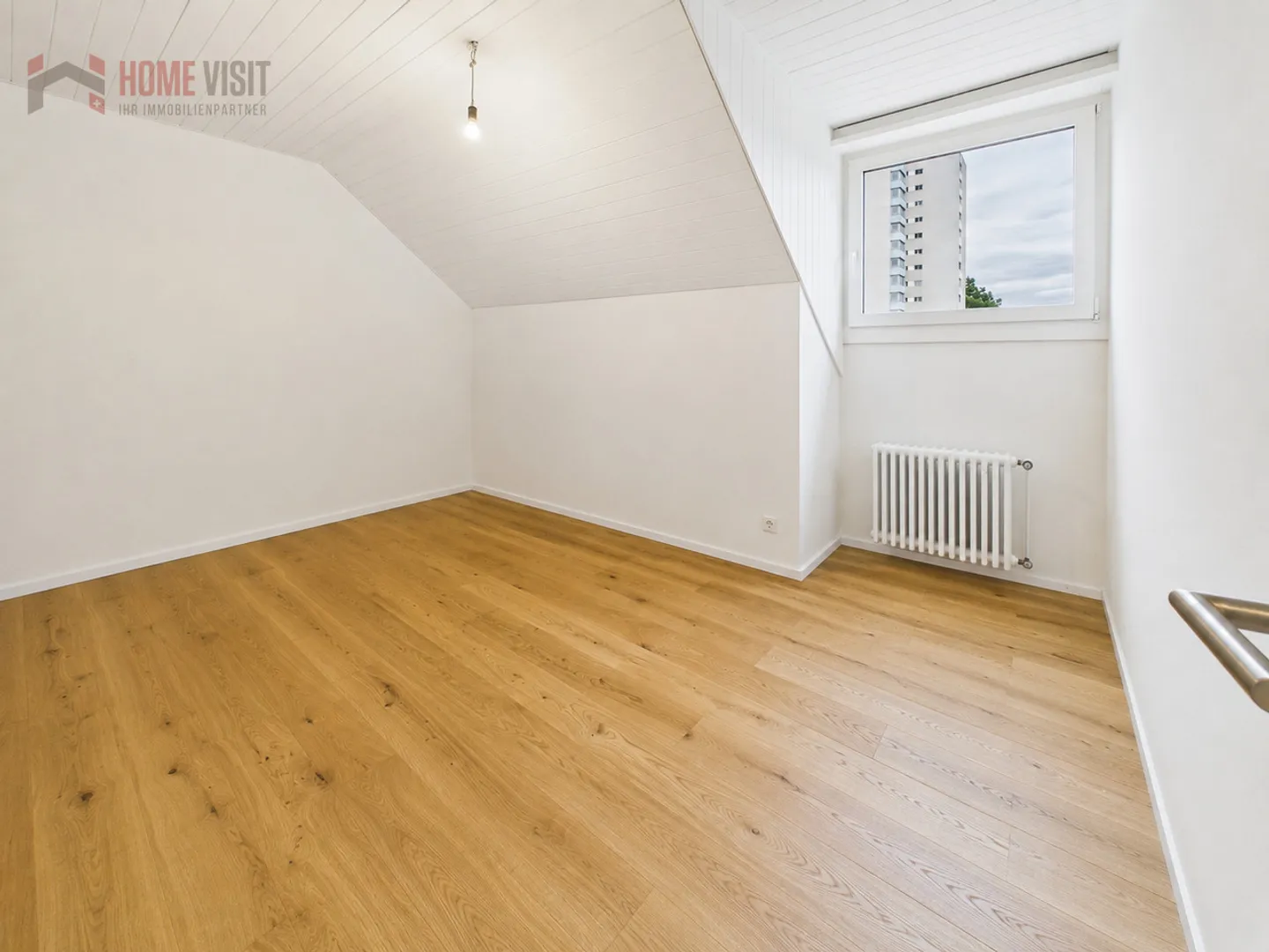 Wohnen über Allschwil – renovierte 4.5-Zi.-Dachwohnung mit Cheminée - Foto 8 di 19