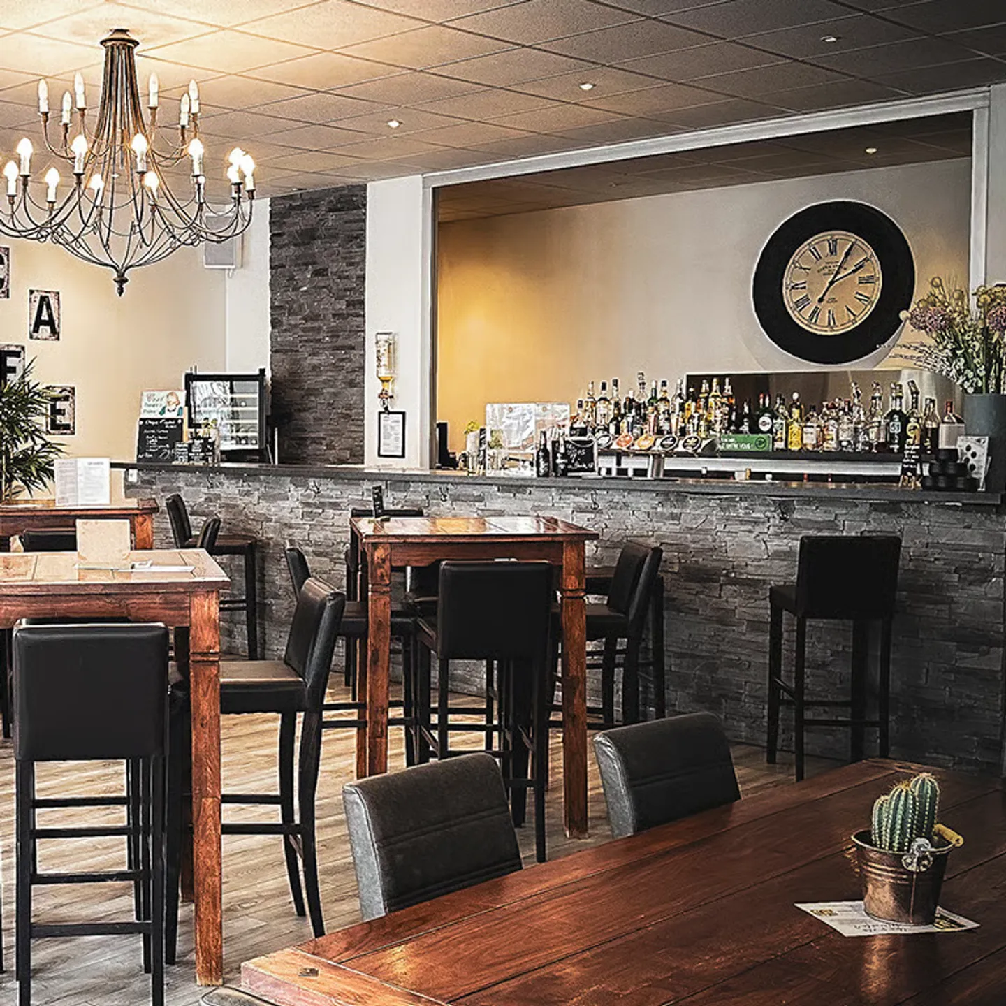 Gewerberäumlichkeiten mit Bar - Foto 1 von 5
