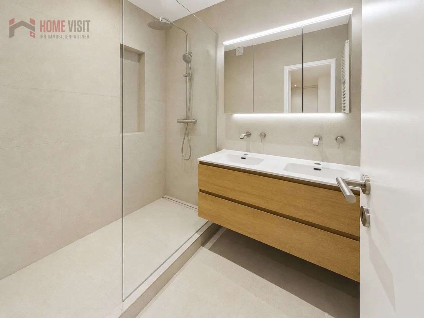 Wohnen über Allschwil – renovierte 4.5-Zi.-Dachwohnung mit Cheminée - Foto 9 di 19