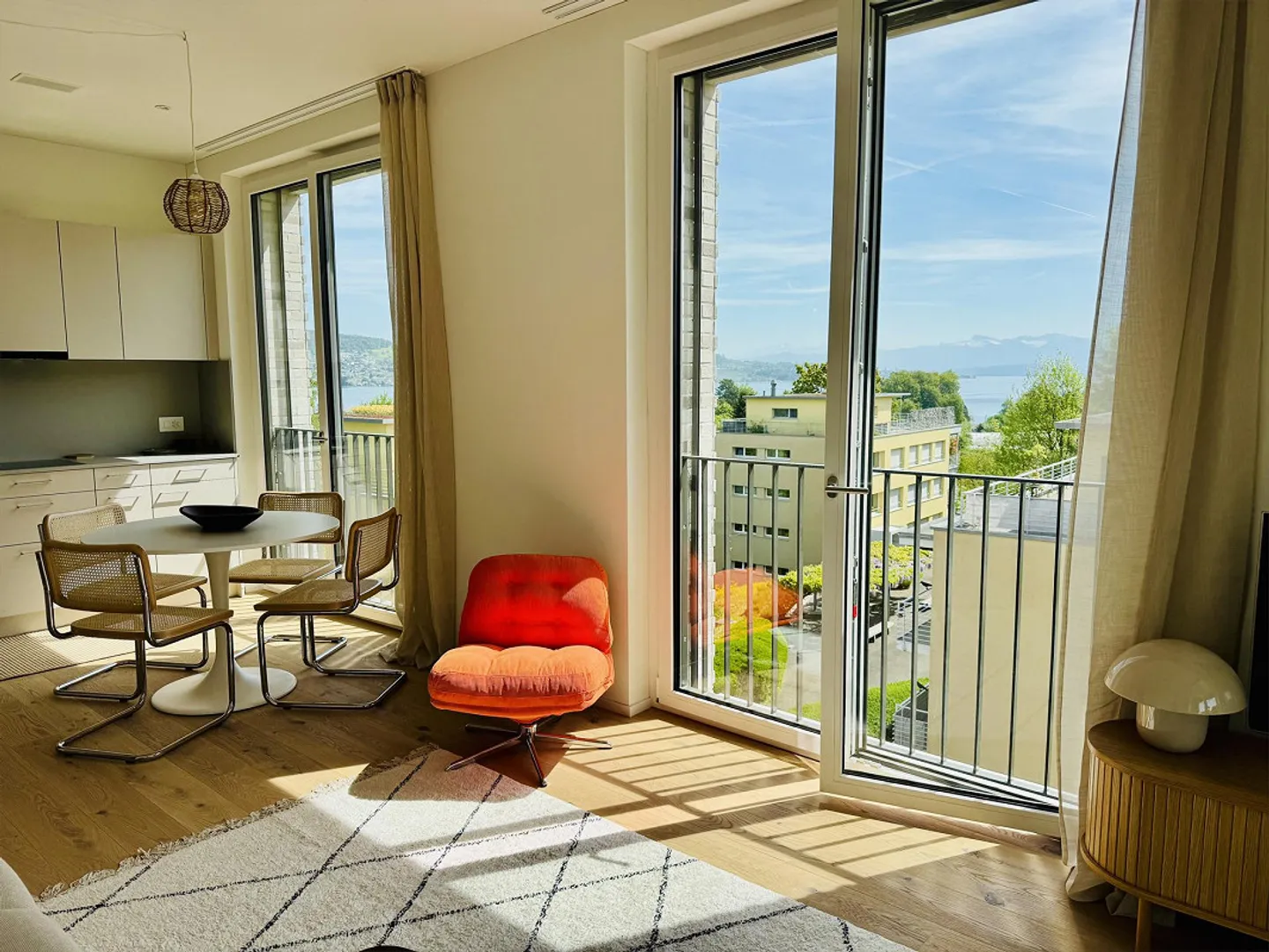 Modern Apartment with Lake Views - Photo 6 of 30