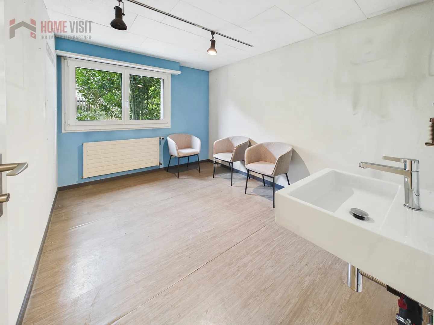 Wohnen über Allschwil – renovierte 4.5-Zi.-Dachwohnung mit Cheminée - Foto 16 di 19