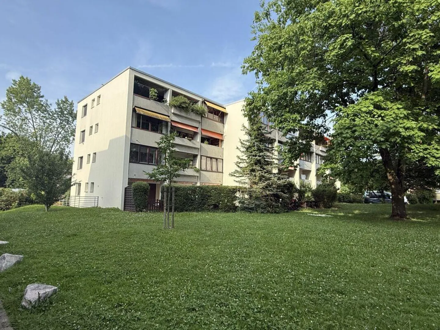 Appartamento luminoso di 4 stanze ad Aesch BL - Foto 1 di 12