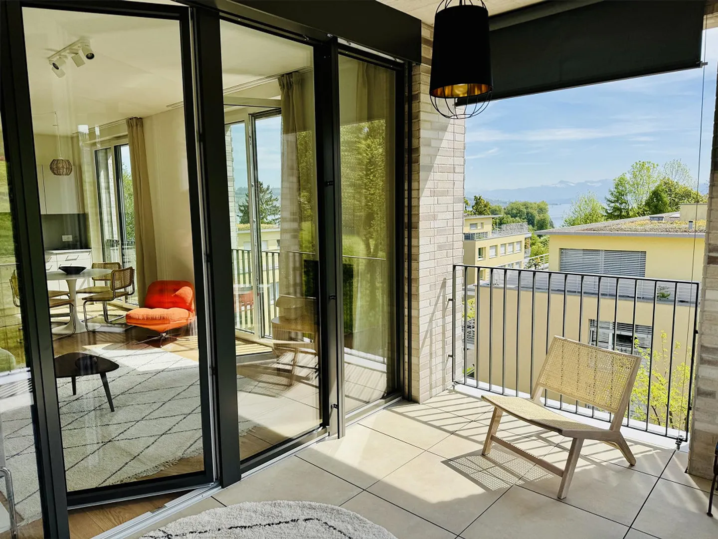 Modern Apartment with Lake Views - Photo 7 of 30
