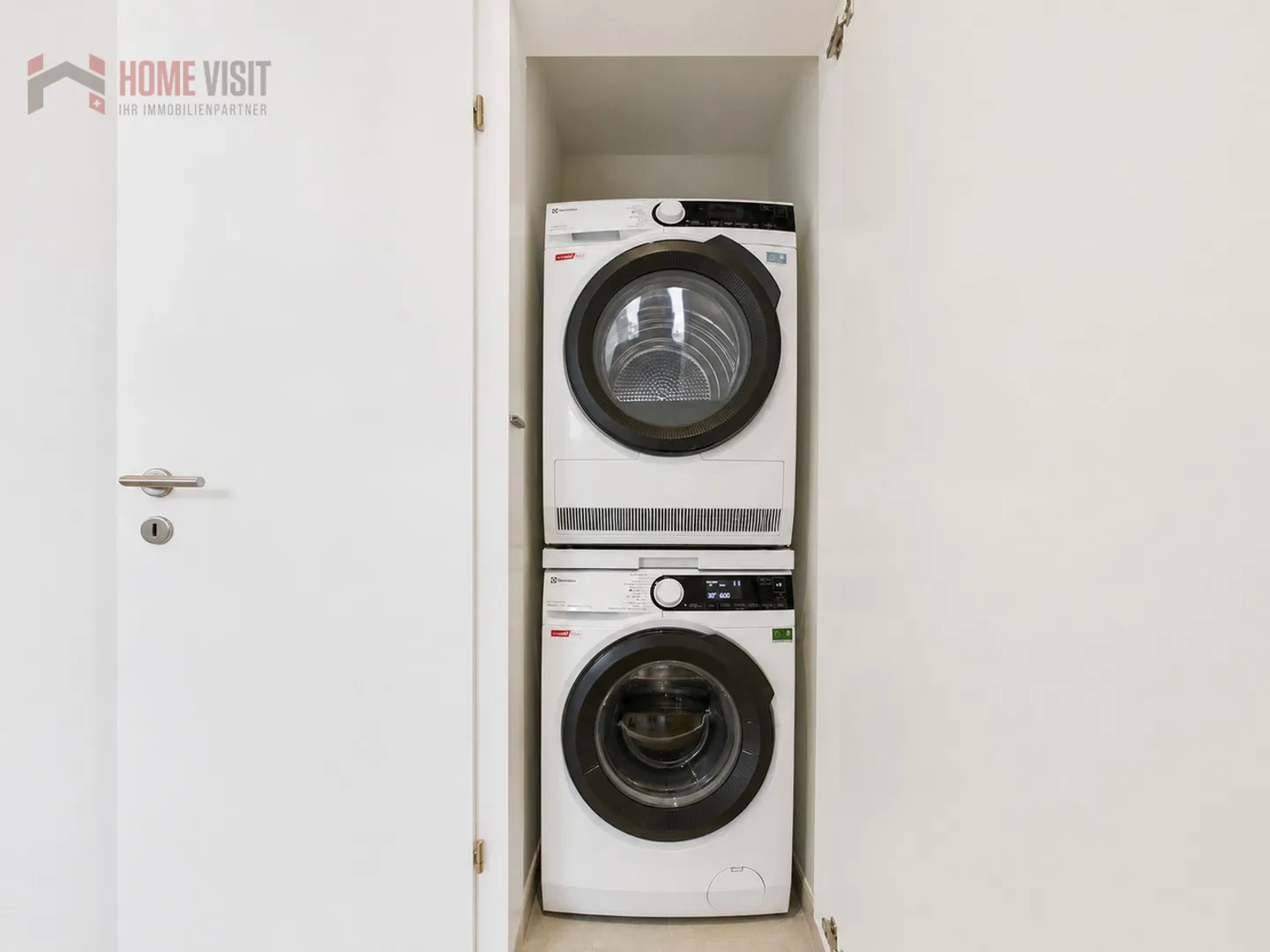 Wohnen über Allschwil – renovierte 4.5-Zi.-Dachwohnung mit Cheminée - Foto 11 di 19