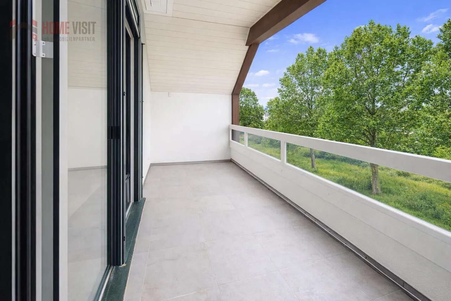Wohnen über Allschwil – renovierte 4.5-Zi.-Dachwohnung mit Cheminée - Foto 12 di 19