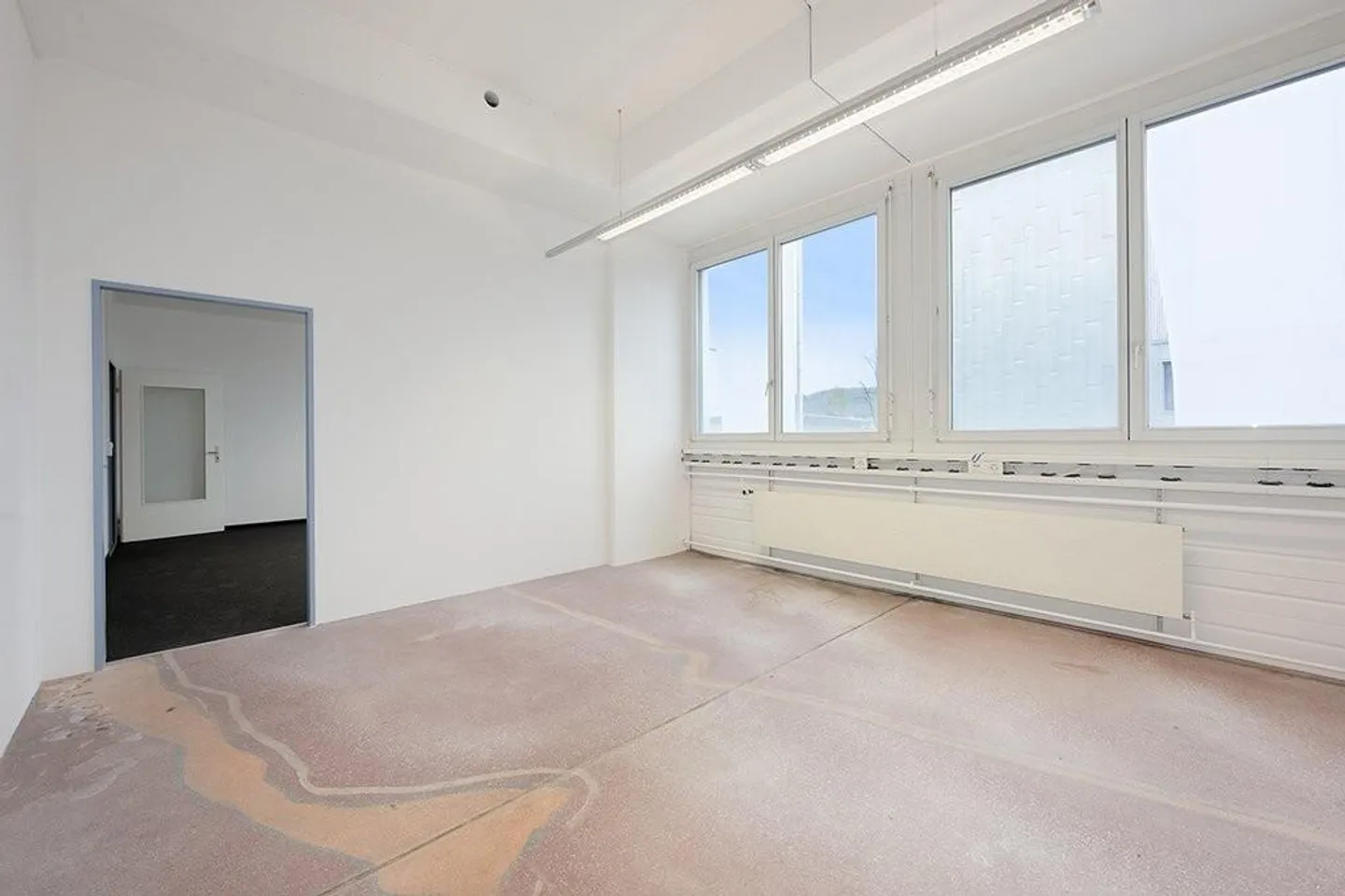 Versatile and modern commercial space with good transport links - Photo 4 of 8
