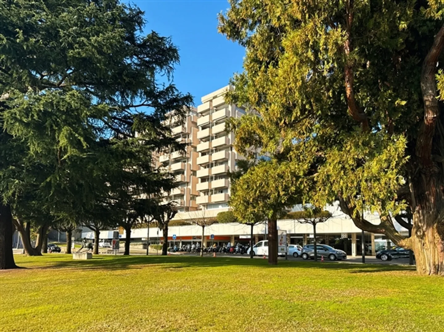 A privileged view of the lakeshore of Lugano - Photo 2 of 12