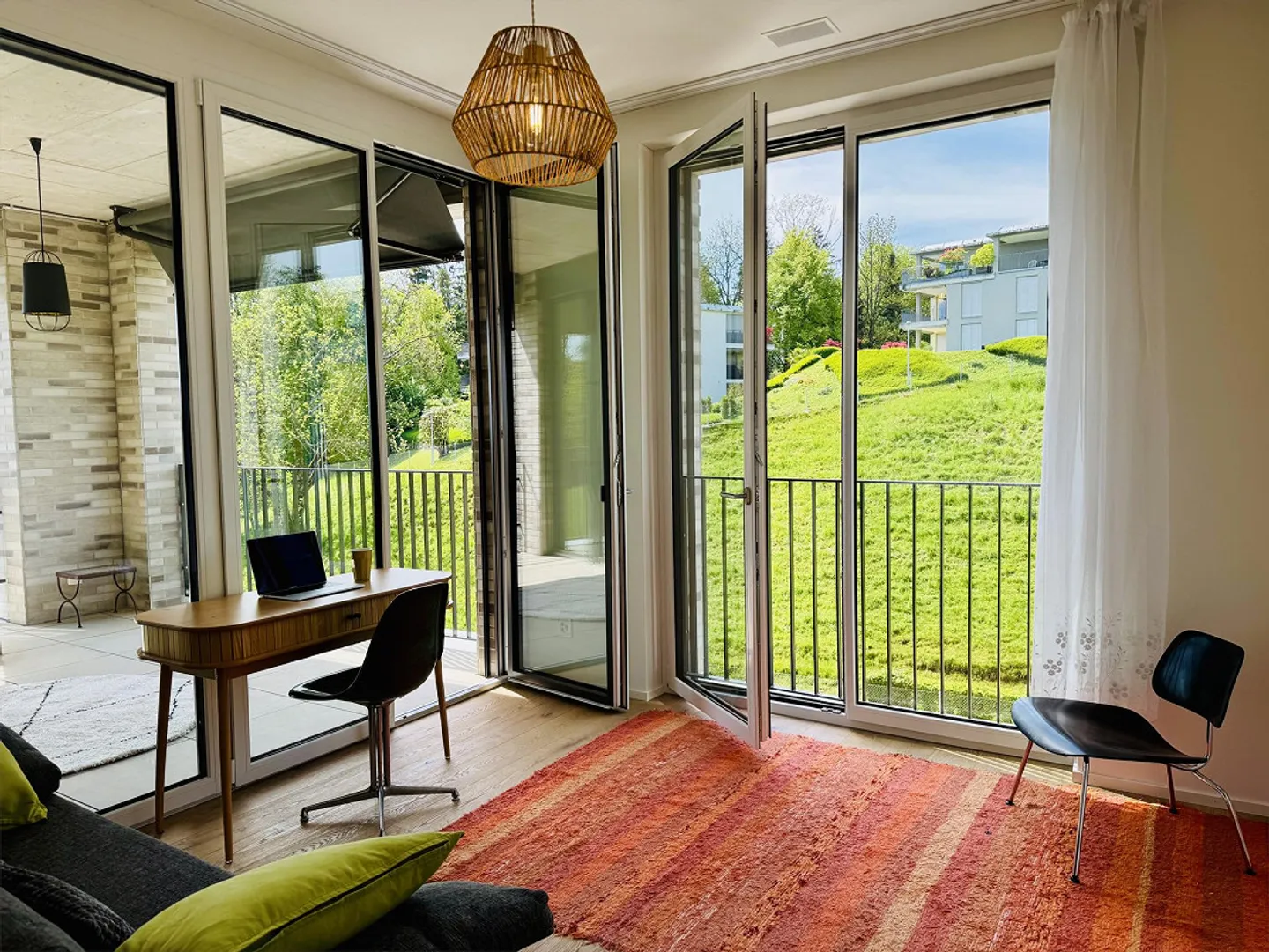 Modern Apartment with Lake Views - Photo 21 of 30