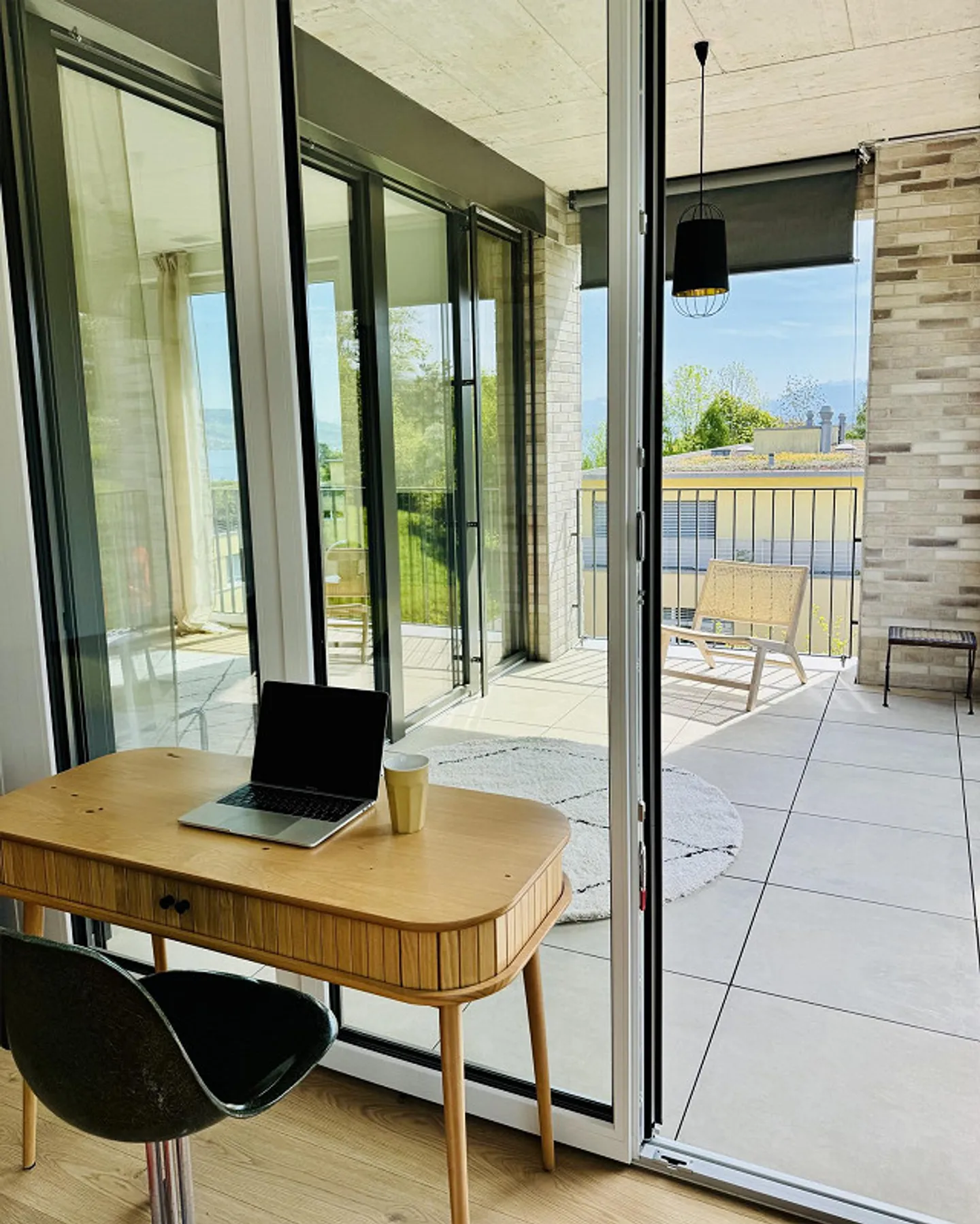 Modern Apartment with Lake Views - Photo 23 of 30