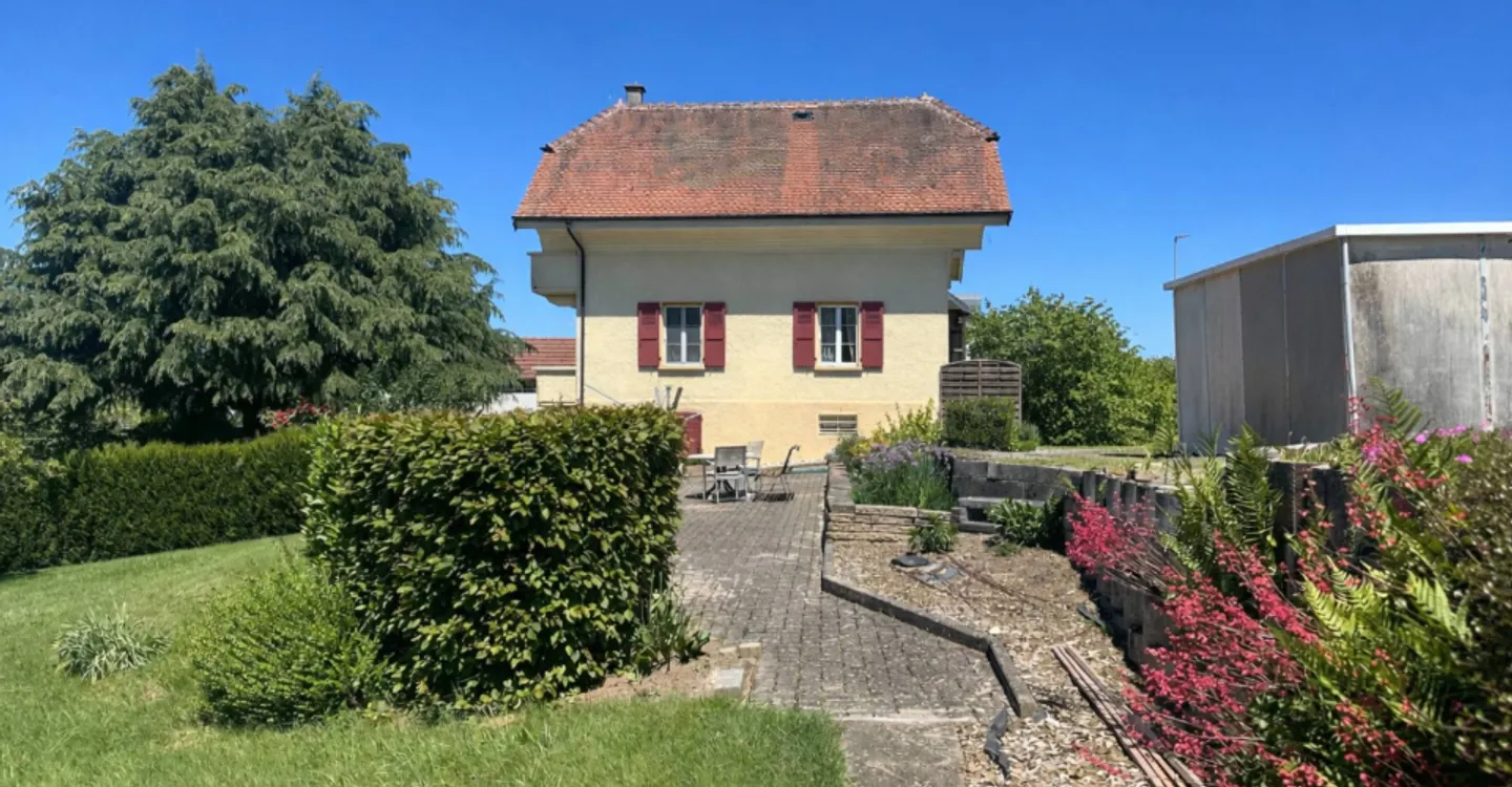 Charmantes Familienhaus mit Garten - Foto 1 von 12