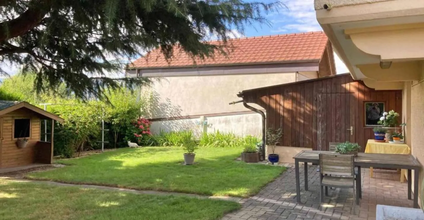 Charmantes Familienhaus mit Garten - Foto 2 von 12