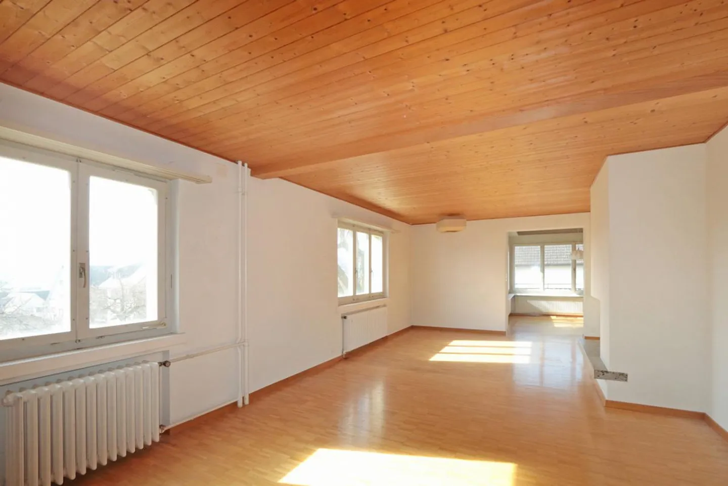 Attractive property with development potential - Photo 9 of 27