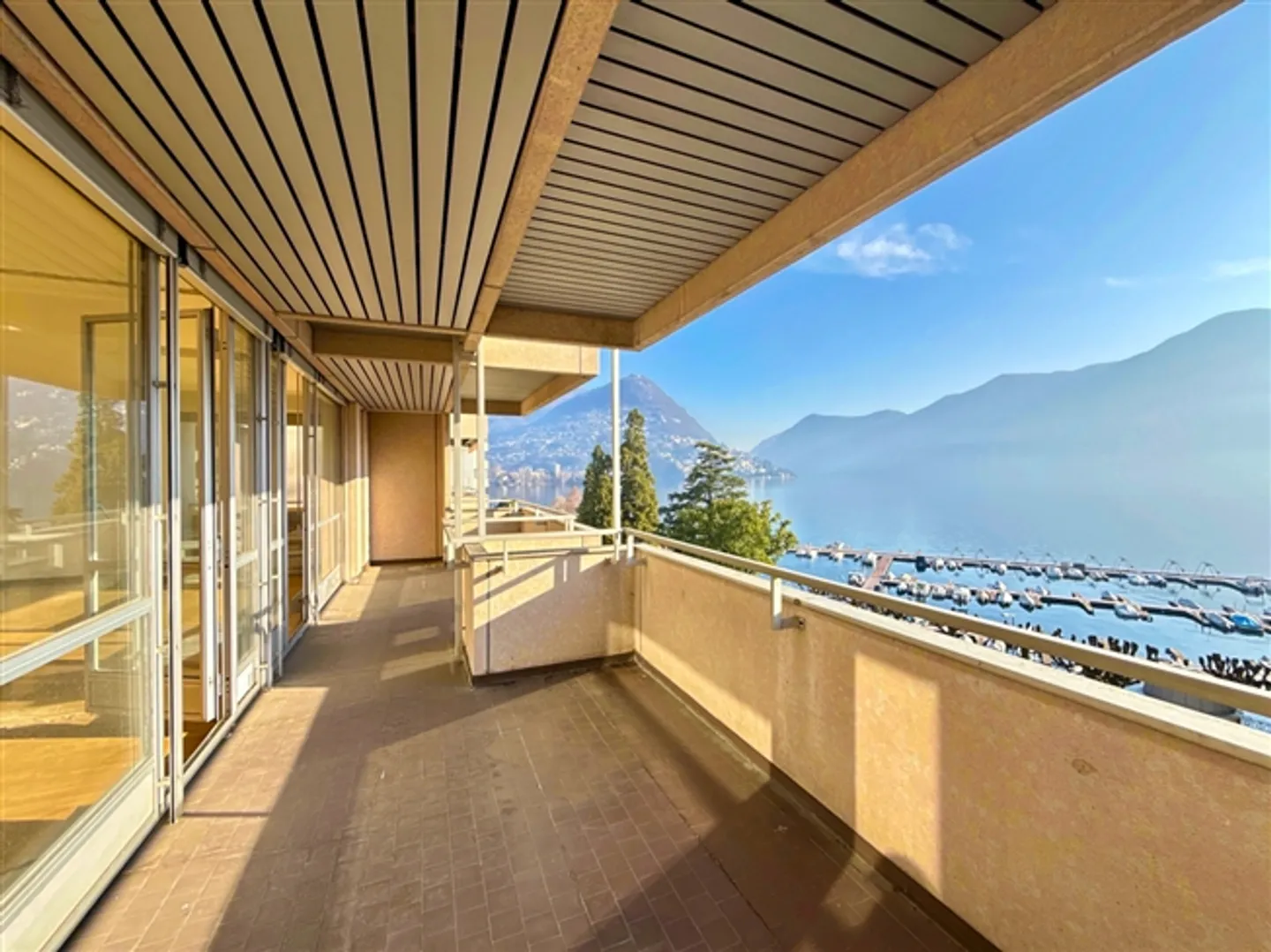 A privileged view of the lakeshore of Lugano - Photo 9 of 12