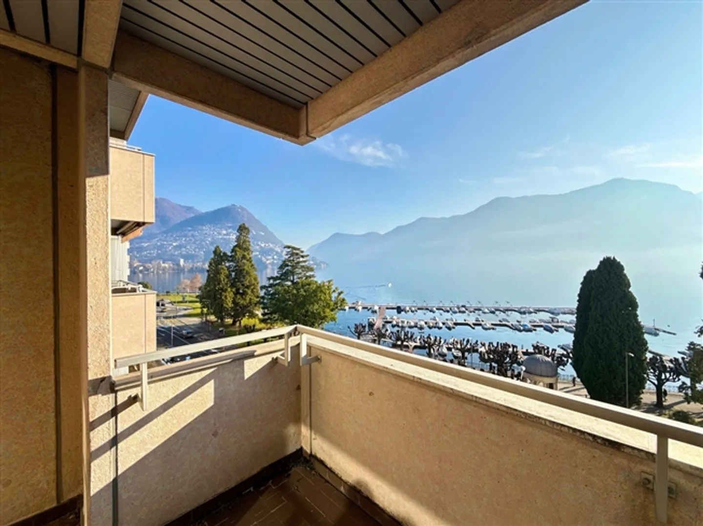 A privileged view of the lakeshore of Lugano - Photo 10 of 12