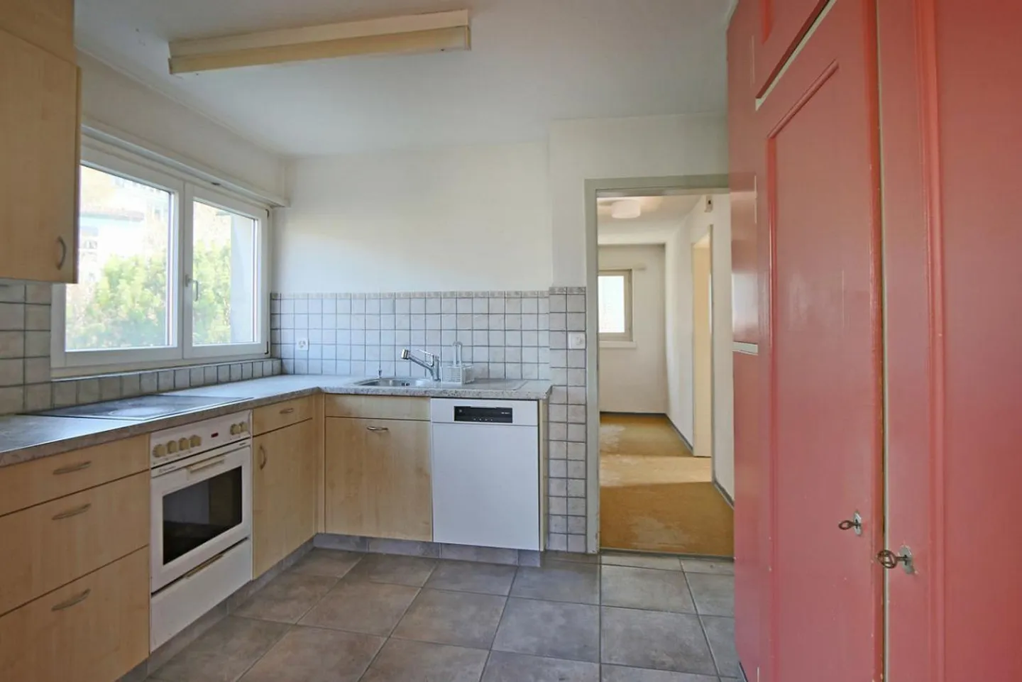 Attractive property with development potential - Photo 13 of 27