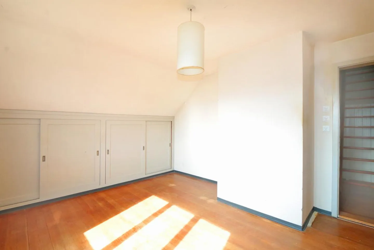 Attractive property with development potential - Photo 15 of 27