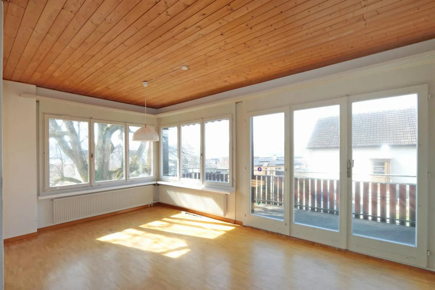 Attractive property with development potential - Photo 10 of 27