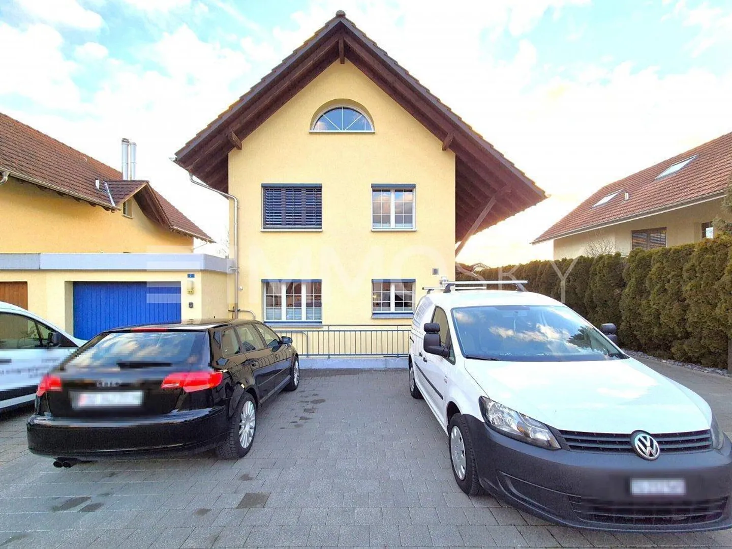 Casa familiare moderna con giardino - Foto 1 di 5