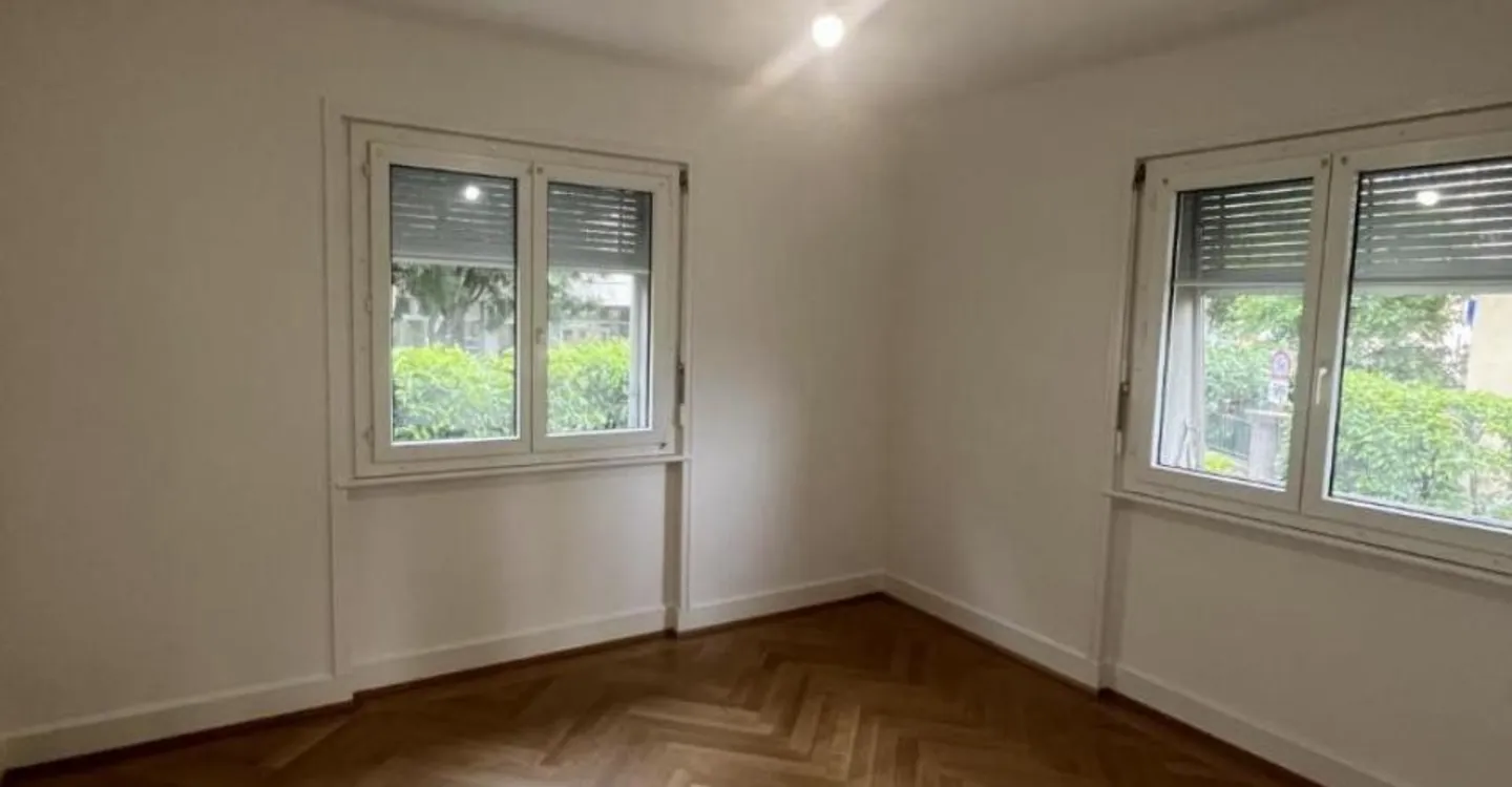 Charming Renovated Apartment - Photo 3 of 7