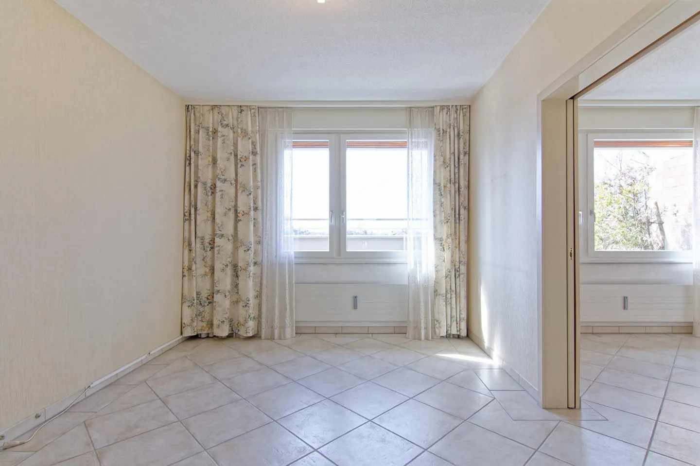 5.5-Room Penthouse Apartment with Lake View - Photo 9 of 30