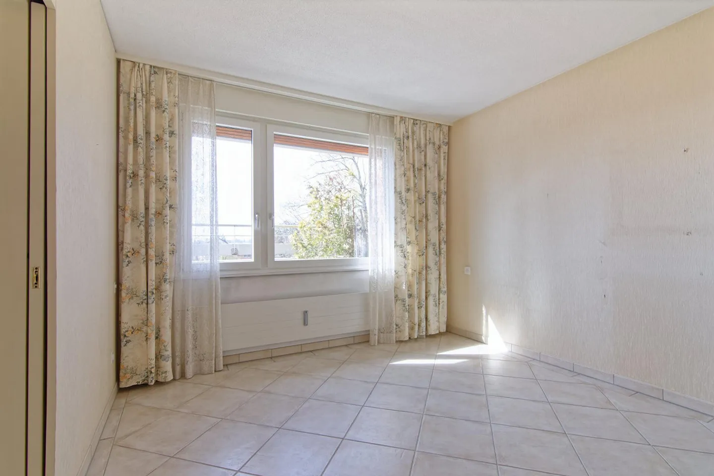 5.5-Room Penthouse Apartment with Lake View - Photo 10 of 30