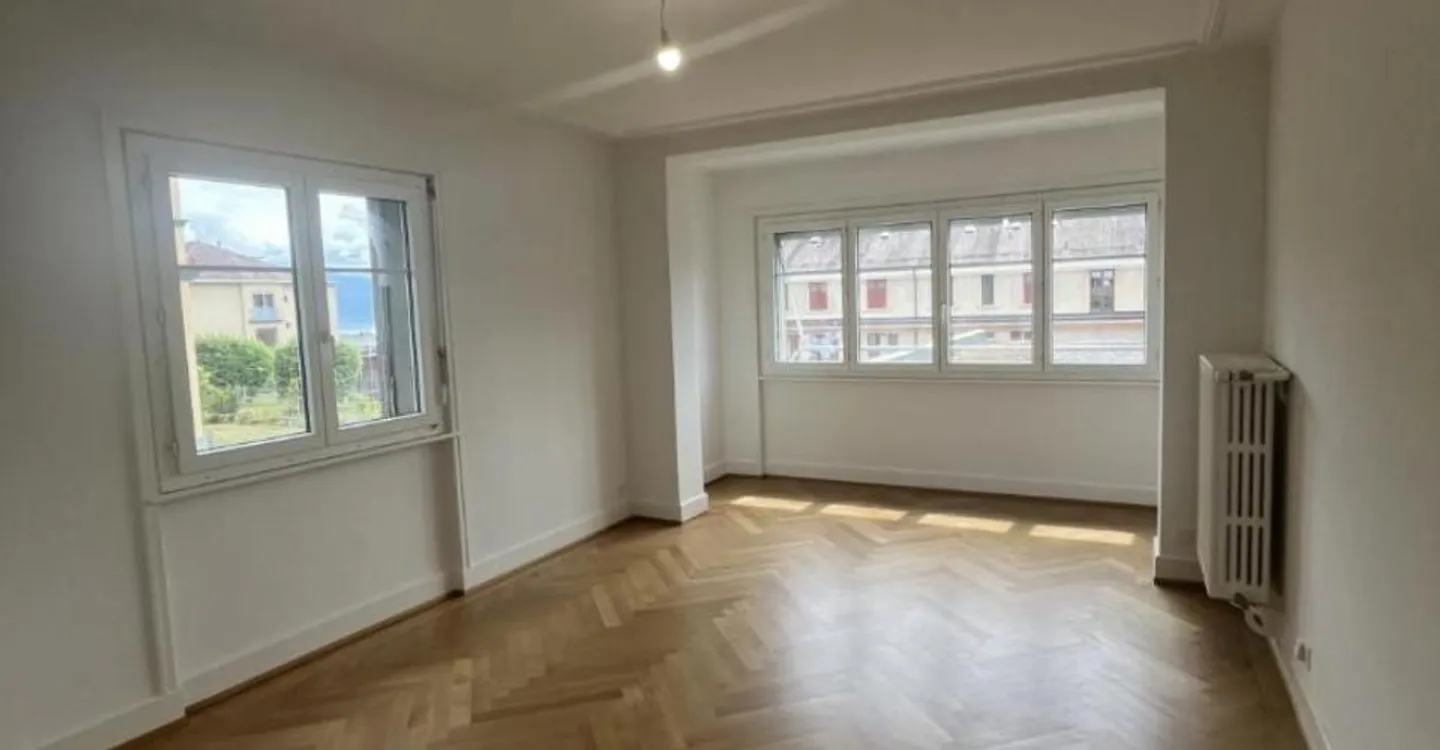 Charming Renovated Apartment - Photo 4 of 7
