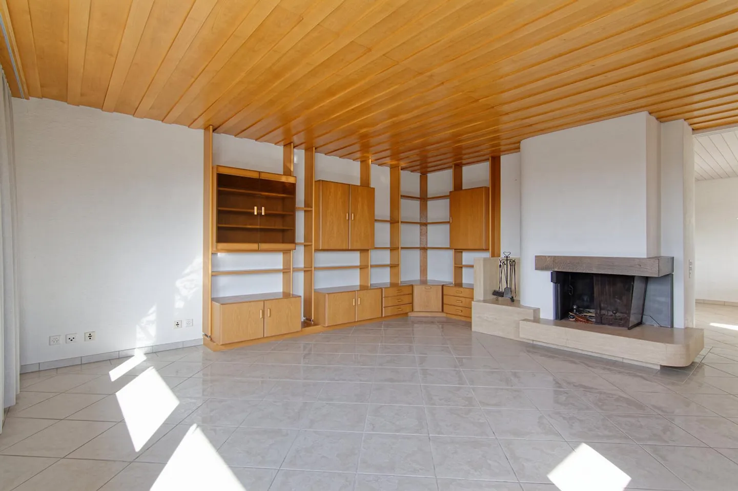 5.5-Room Penthouse Apartment with Lake View - Photo 18 of 30