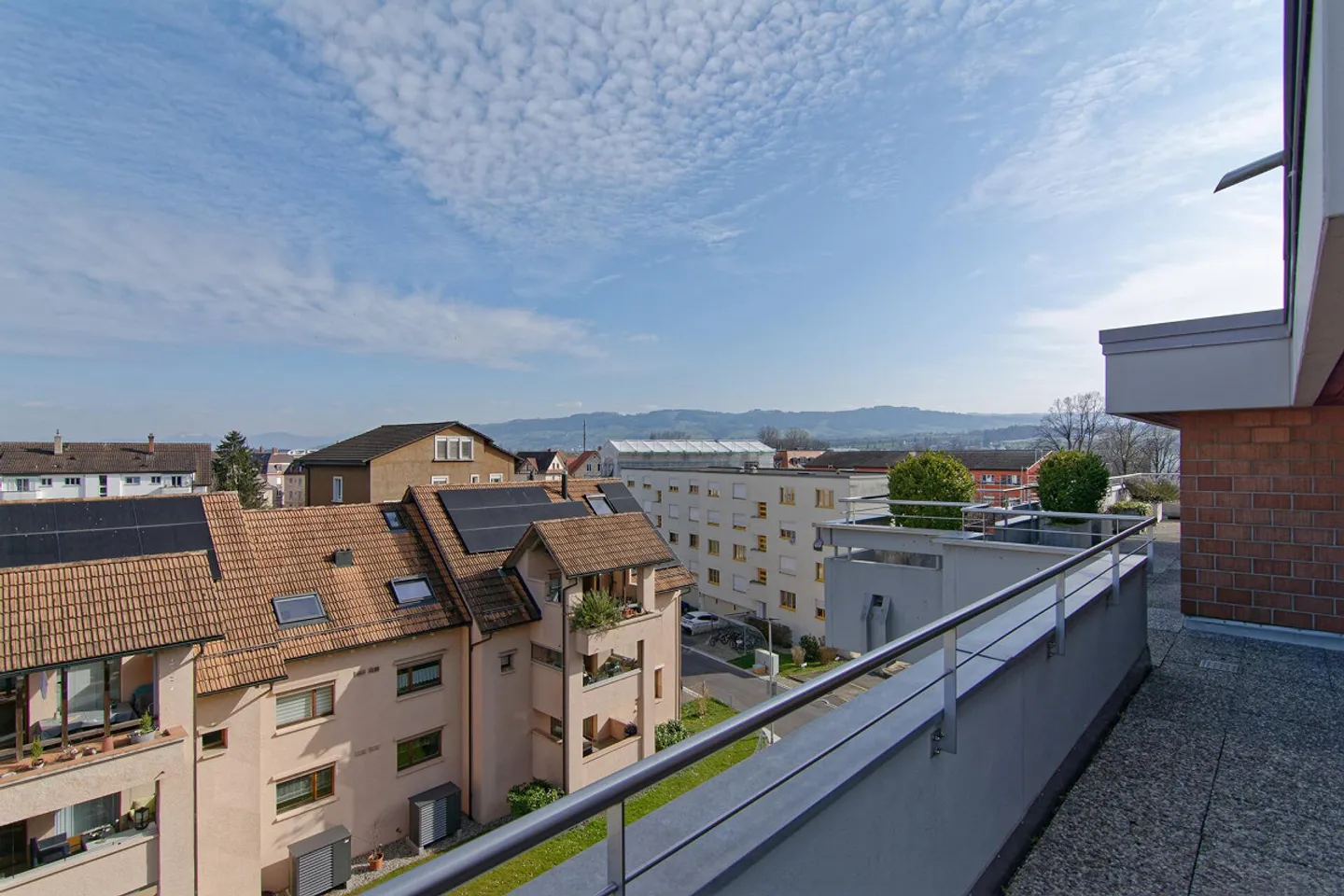 5.5-Room Penthouse Apartment with Lake View - Photo 22 of 30